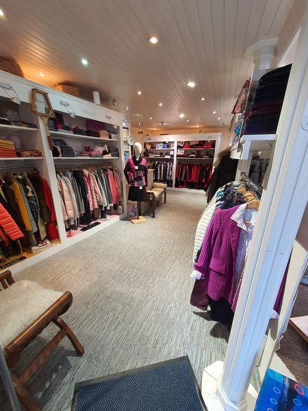 Boutique Ambre Paris vêtement pour femme (détail)