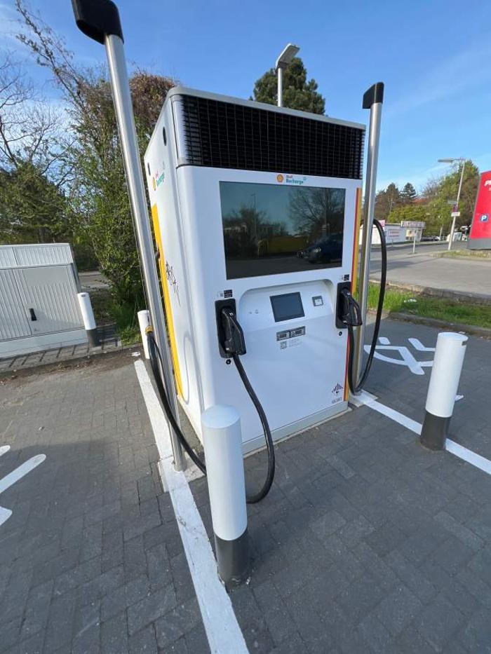 Shell Recharge Charging Station, Marienfelder Chaussee in Berlin