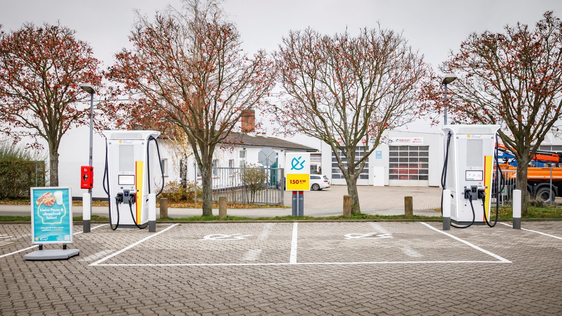 Shell Recharge Charging Station, Cambser Straße in Leezen