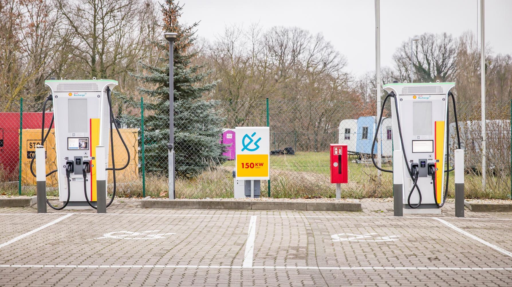 Shell Recharge Charging Station, Roßlauer Straße in Coswig (Anhalt)
