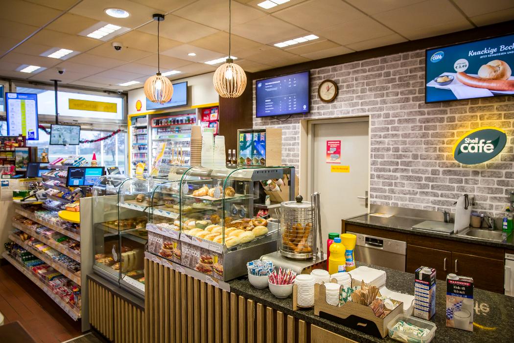 Shell Recharge Charging Station, Roßlauer Straße in Coswig (Anhalt)