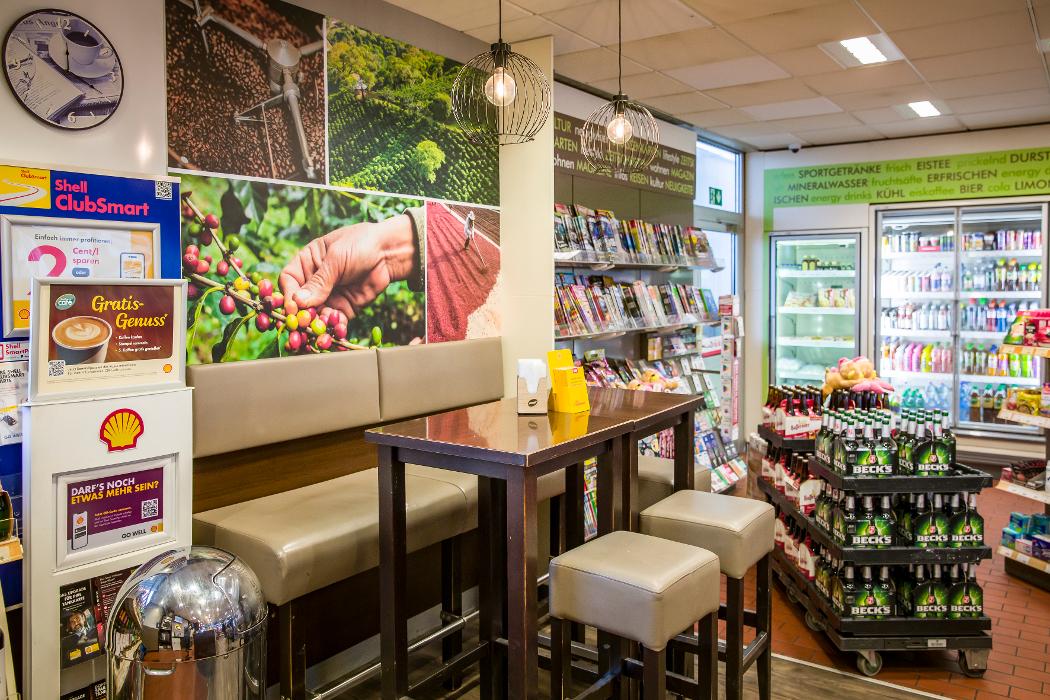 Shell Recharge Charging Station, Roßlauer Straße in Coswig (Anhalt)