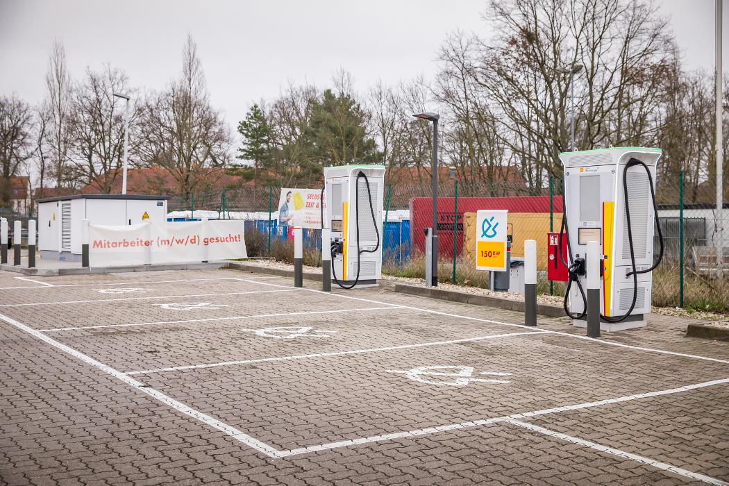 Shell Recharge Charging Station, Roßlauer Straße in Coswig (Anhalt)