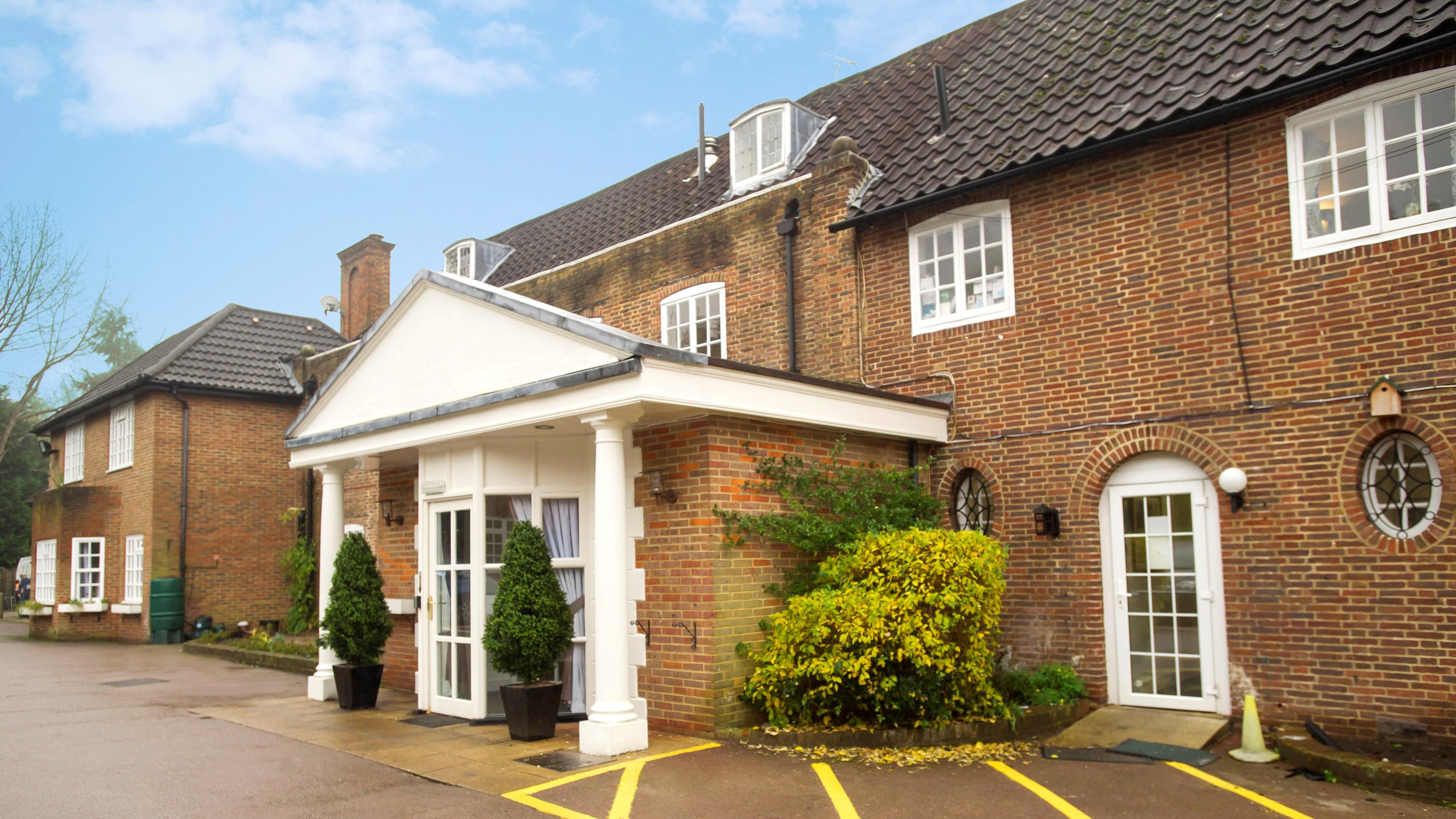 Arbrook House Care Home - Bupa - Esher, Surrey KT10 9HE - 01372 468246 | ShowMeLocal.com