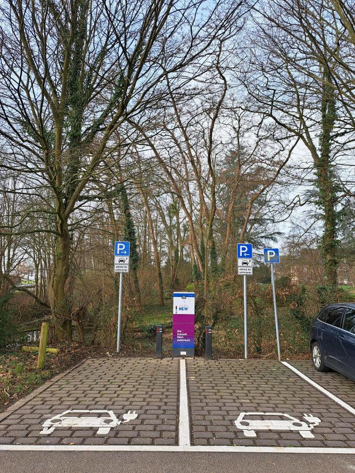 NEW Energie-Ladestation, Schloß Langwaden in Grevenbroich