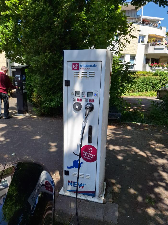 NEW Energie-Ladestation, Karl-Oberbach-Straße in Grevenbroich
