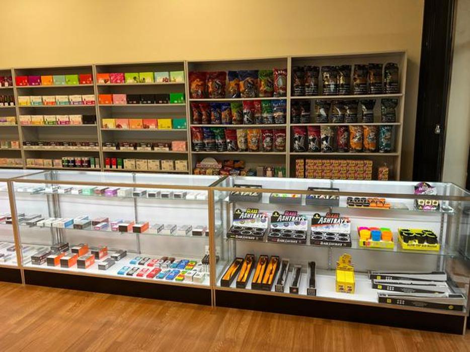 Nichut Smoke & Vape - Tacoma, WA