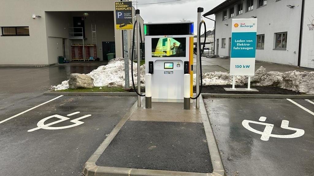 Shell Recharge Charging Station, Robert-Sitter-Straße in Lambach