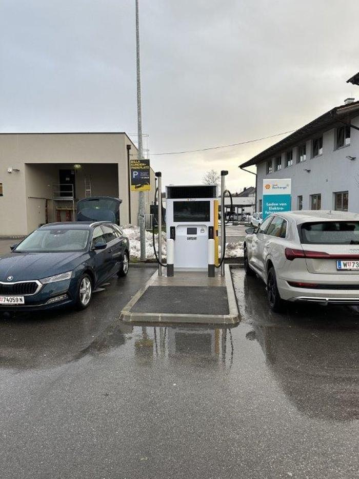 Shell Recharge Charging Station, Robert-Sitter-Straße in Lambach