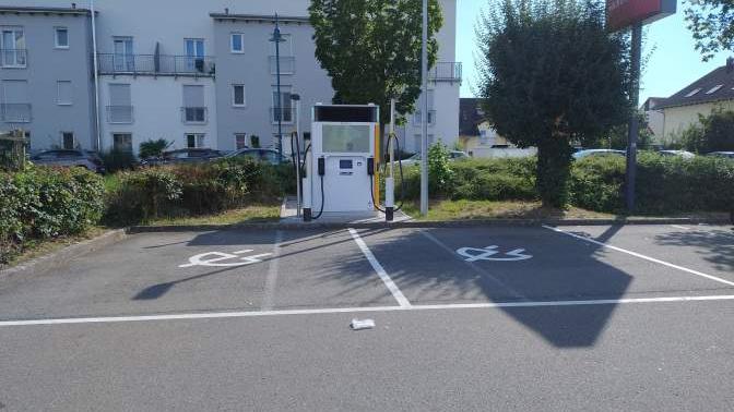 Shell Recharge Charging Station, Max-Planck-Straße in Hockenheim