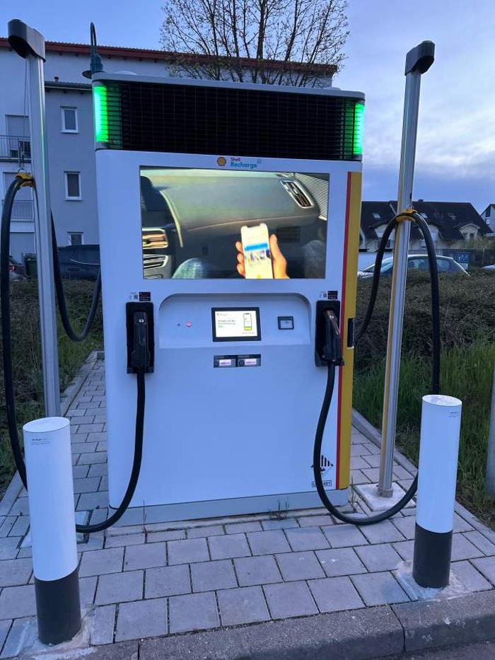 Shell Recharge Charging Station, Max-Planck-Straße in Hockenheim