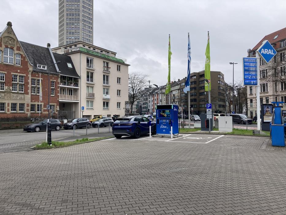 Aral pulse Ladestation, Riehler Straße in Köln
