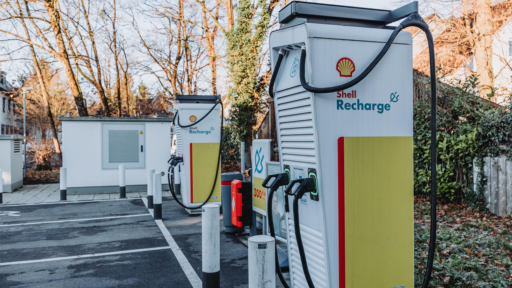 Shell Recharge Charging Station, Verdistraße in München