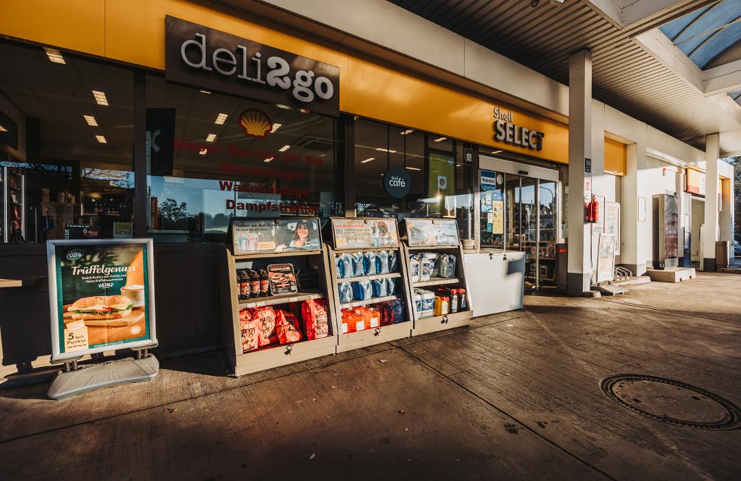 Shell Recharge Charging Station, Verdistraße in München