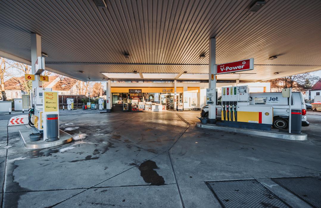 Shell Recharge Charging Station, Verdistraße in München