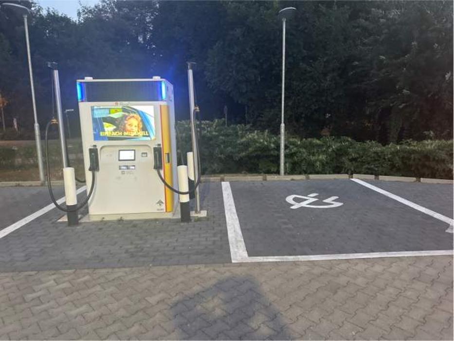 Shell Recharge Charging Station, Lindenallee in Hoppegarten