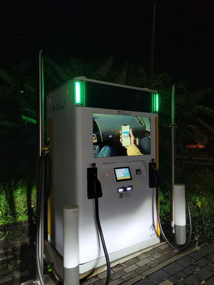 Shell Recharge Charging Station, Aschaffenburger Straße in Kahl am Main