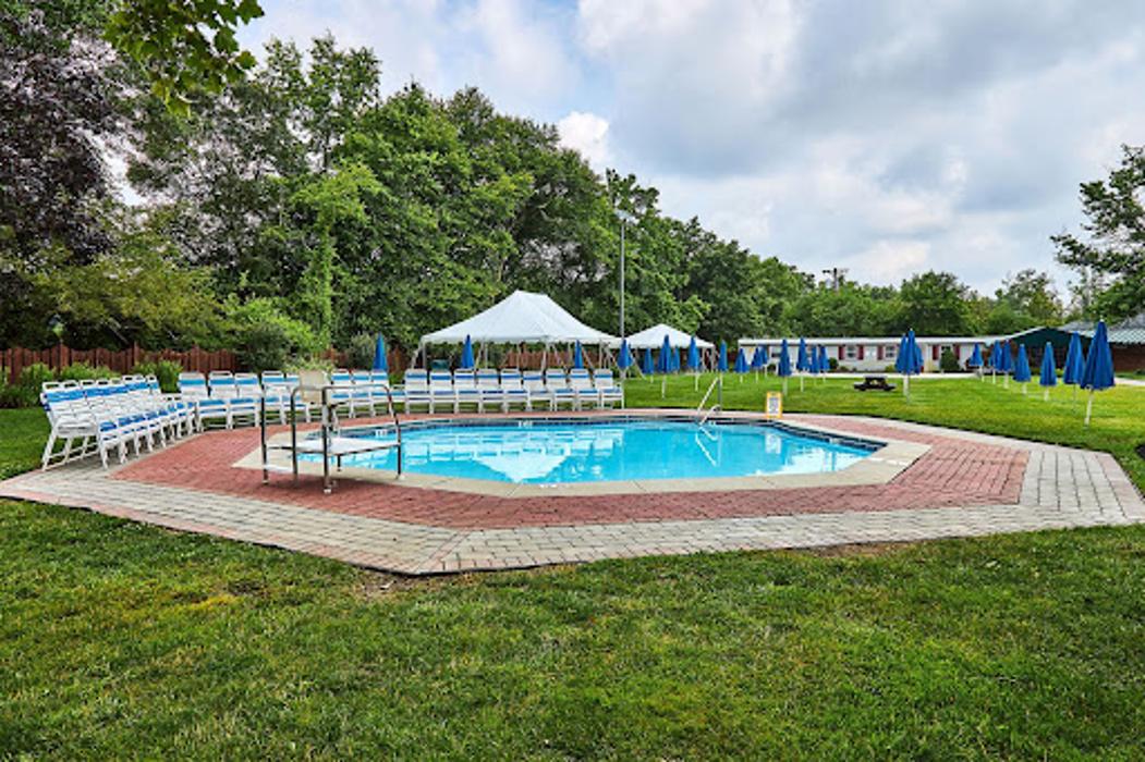 Chartwell Family Oasis Swim Club - Marlton, NJ
