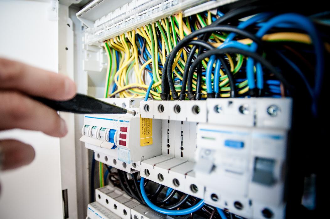Hill's Wiring Inc - Waunakee, WI