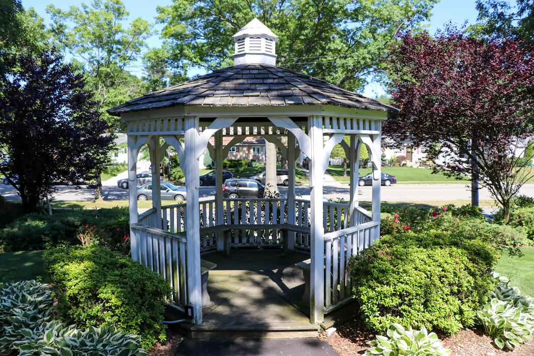 The Residences at Plainview by Chelsea Senior Living - Plainview, NY