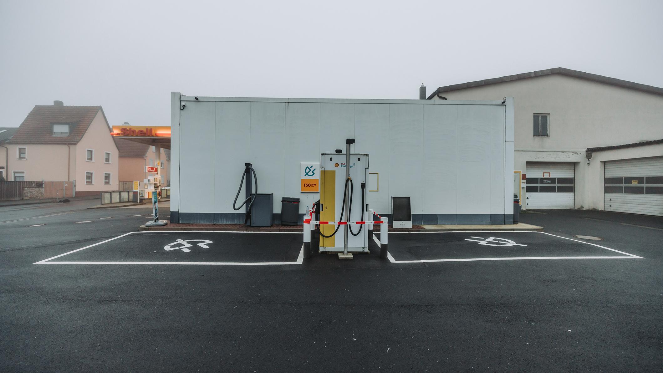 Shell Recharge Charging Station, Schweinfurter Straße in Gochsheim