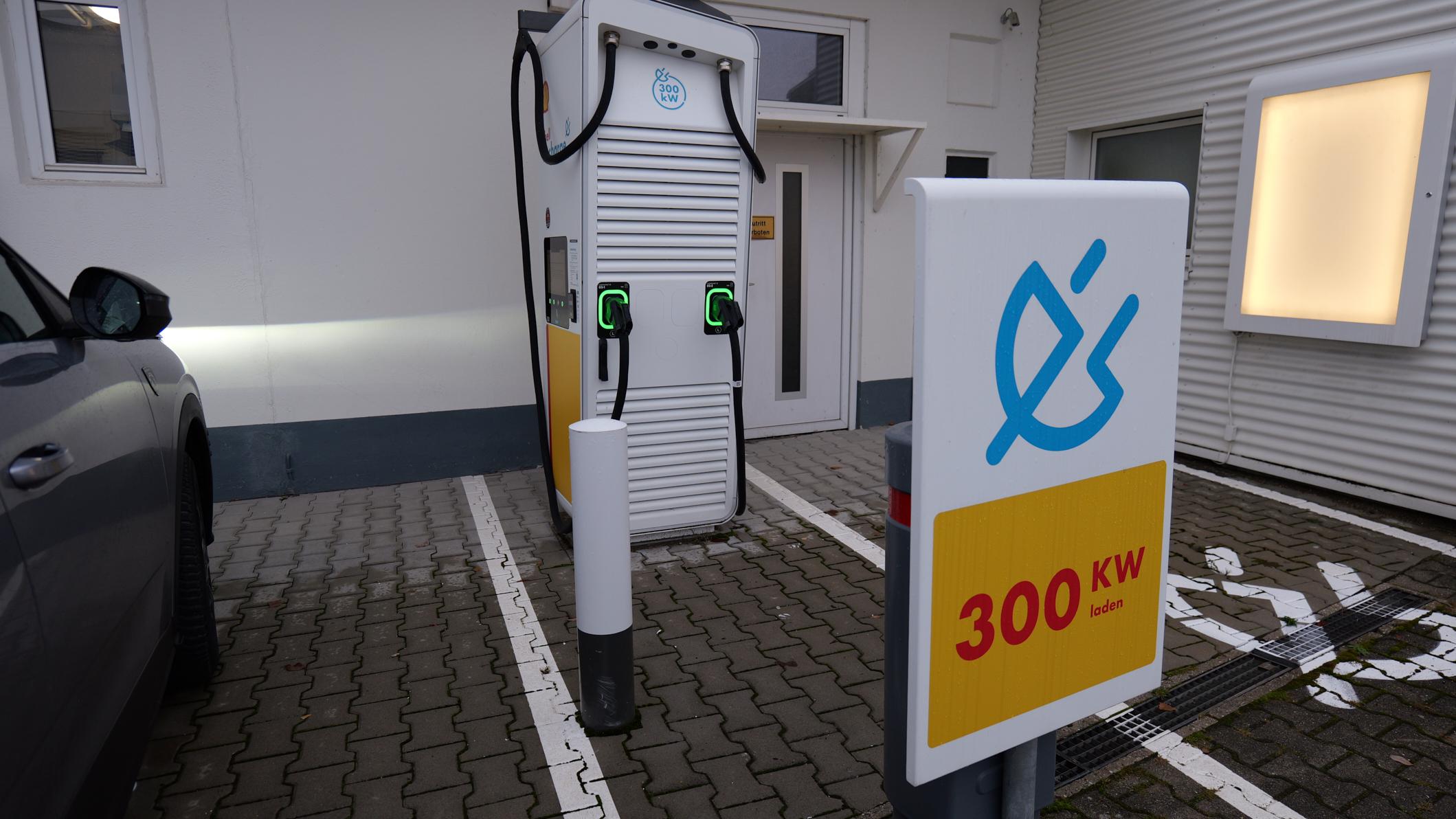 Shell Recharge Charging Station, Memminger Straße in Illertissen