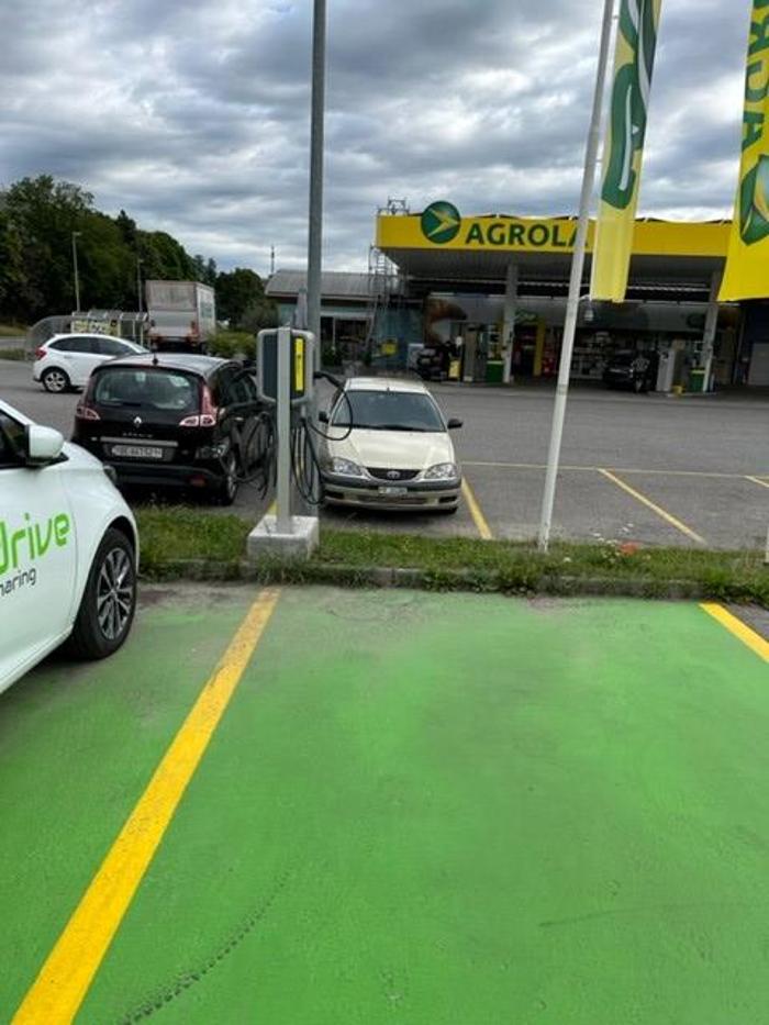 AGROLA, Murtenstrasse in Laupen