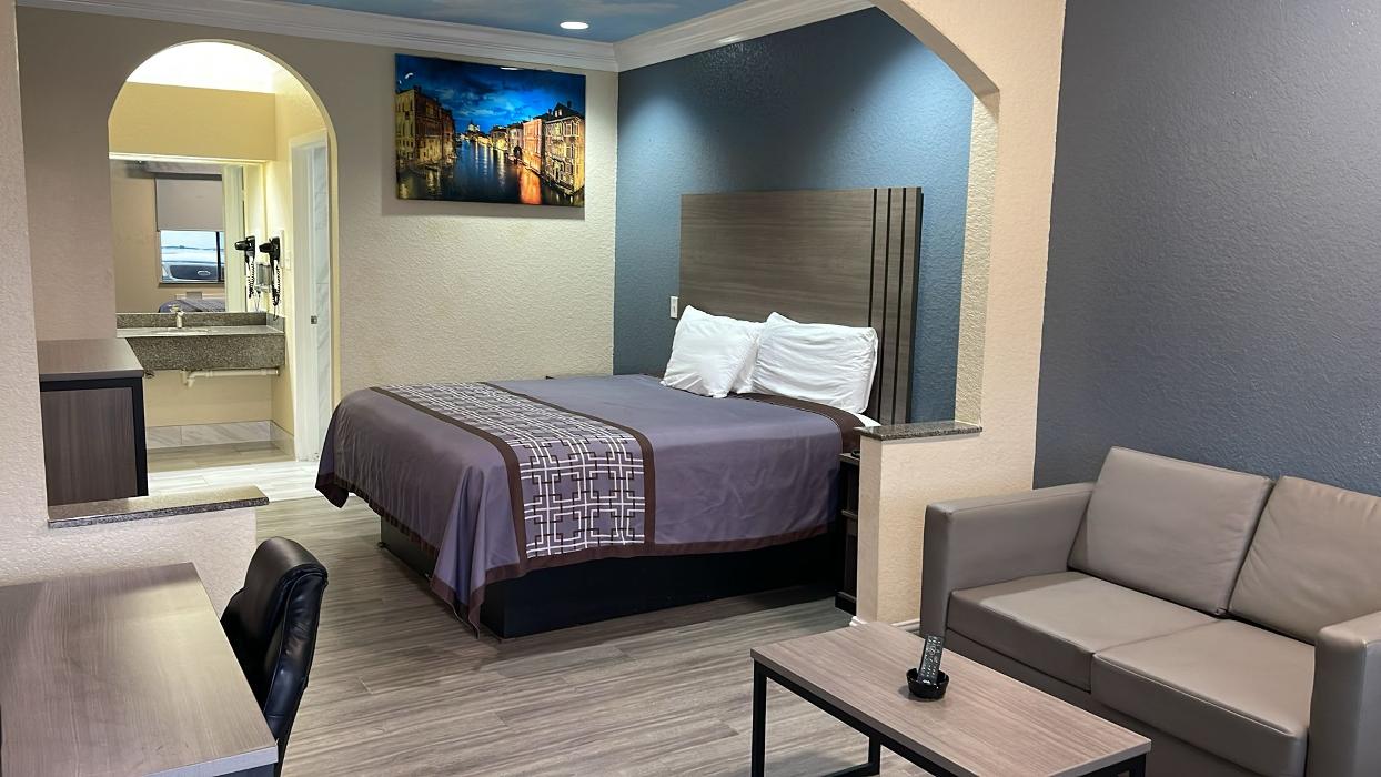 Platinum Inn Pasadena / Deer Park Area Image