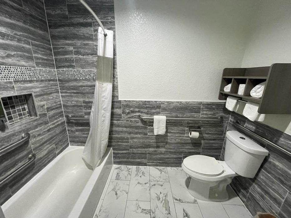 Platinum Inn Pasadena / Deer Park Area Logo