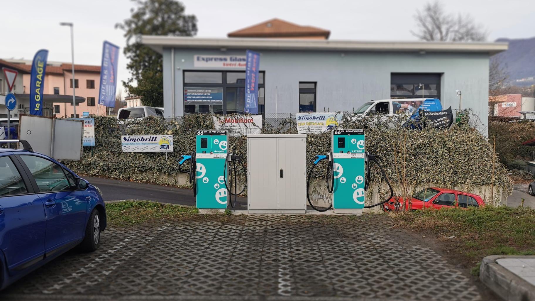 Shell Recharge Charging Station, Via San Gottardo in Balerna