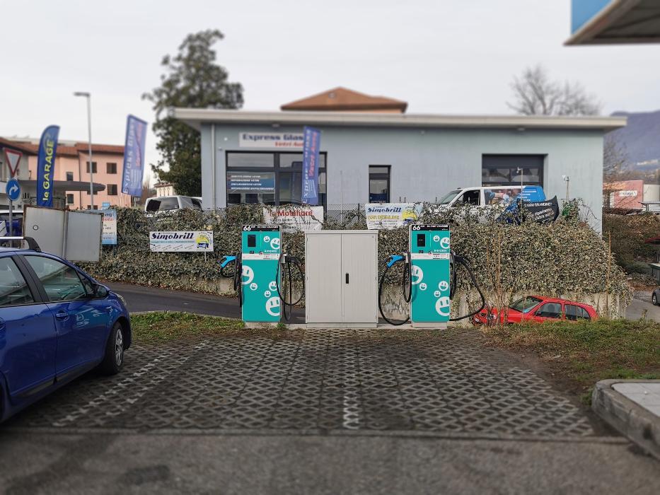 Shell Recharge Charging Station, Via San Gottardo in Balerna