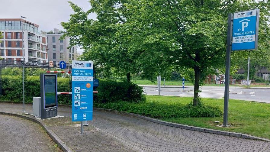 Parkhaus Medical Center APCOA, Luise-Rainer-Straße in Düsseldorf
