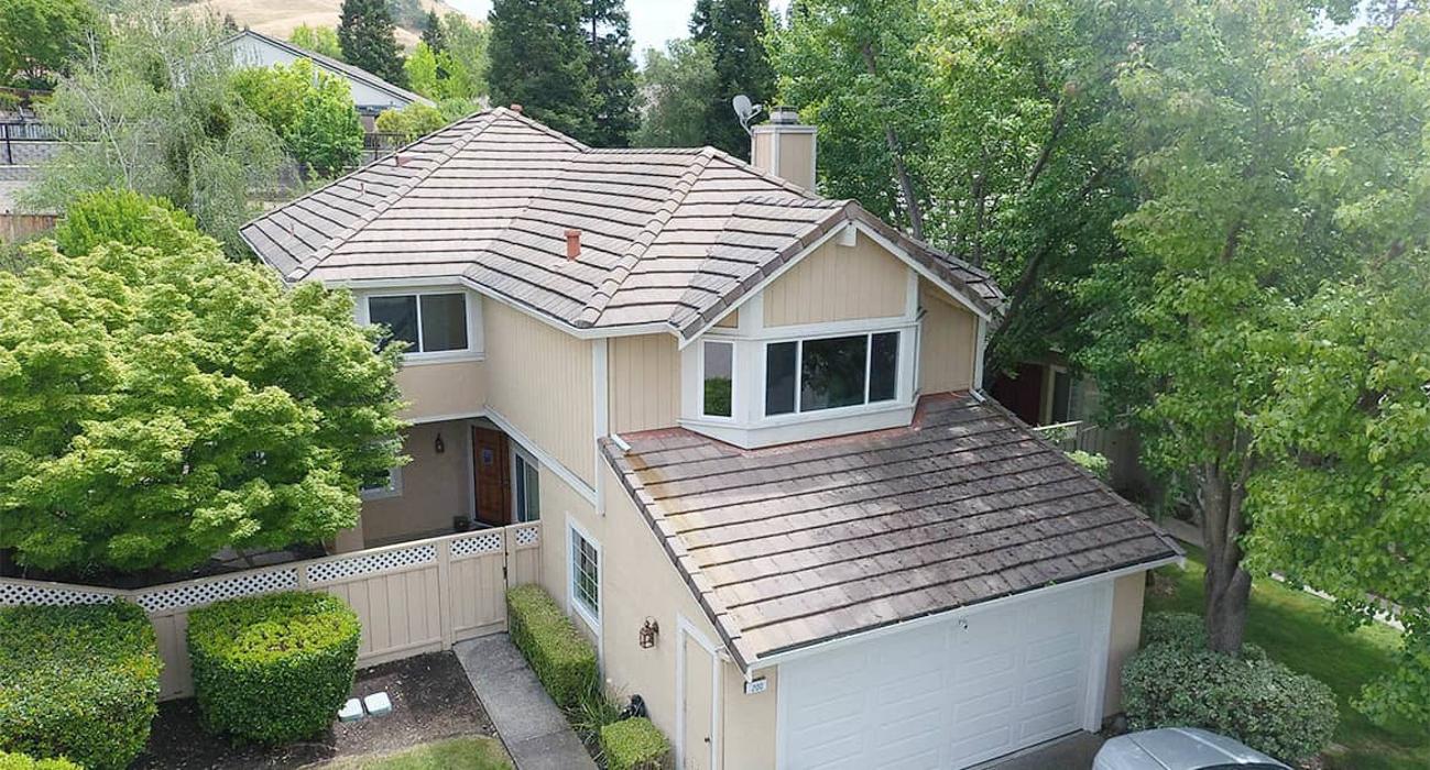 Straight Edge Roofing, Inc Image