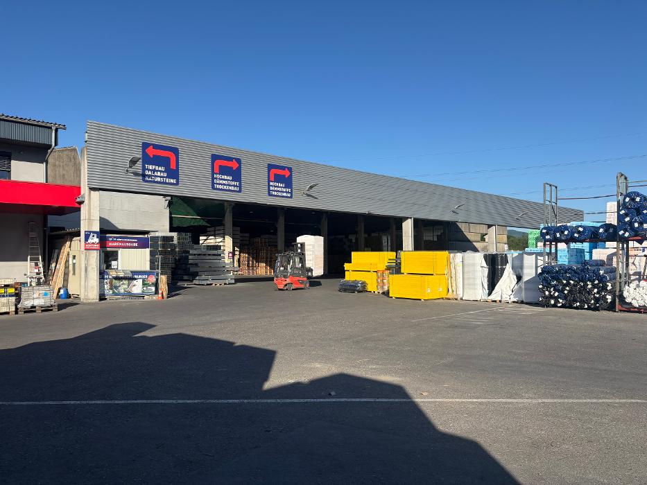 Würth Hochenburger Baustoffe Röthis, Bundesstraße in Röthis