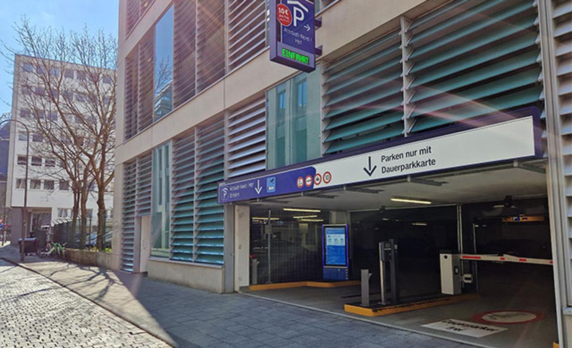 DB BahnPark Parkhaus Hauptbahnhof Altstadt-Nord P7, Am Alten Ufer in Köln