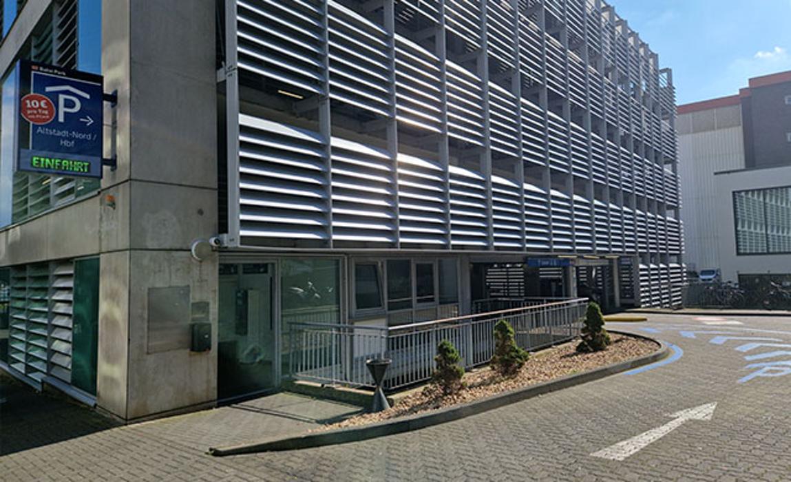 DB BahnPark Parkhaus Hauptbahnhof Altstadt-Nord P7, Am Alten Ufer in Köln