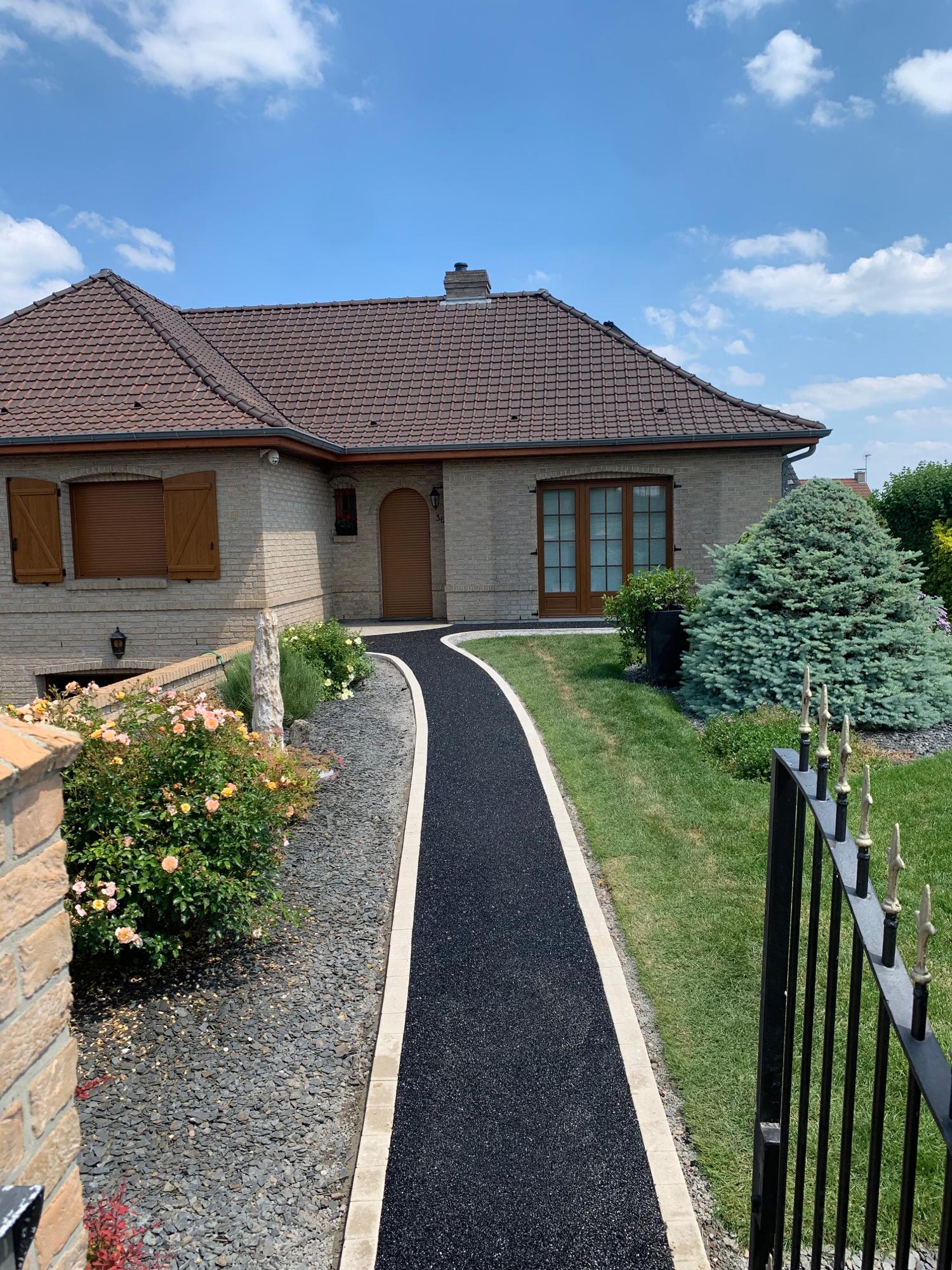 Allée de maison en STARDRAINE NOIR sur la commune de VENDIN LE VEIL