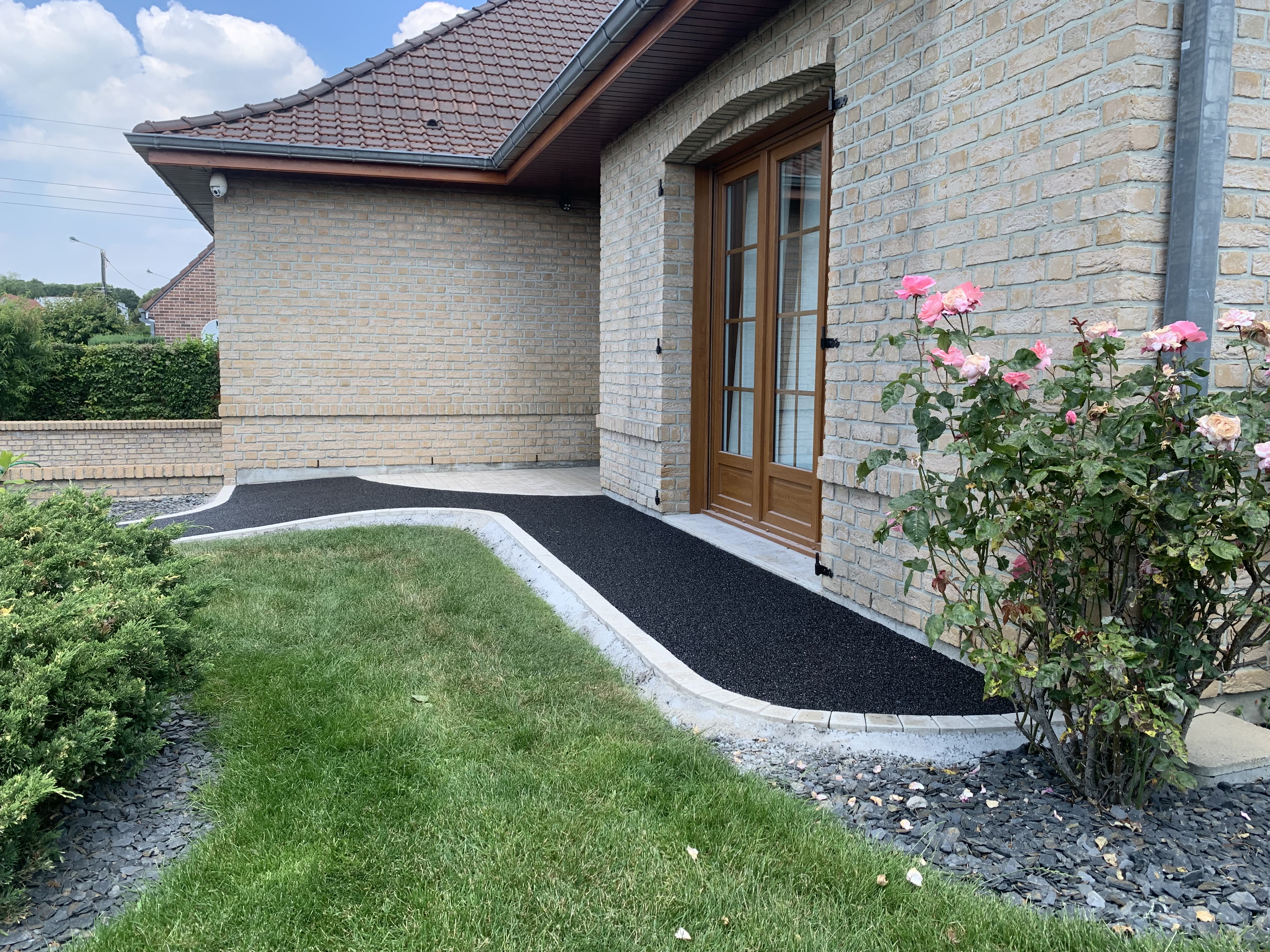 Allée de maison en STARDRAINE NOIR et PAVAGE sur la commune de VENDIN LE VEIL