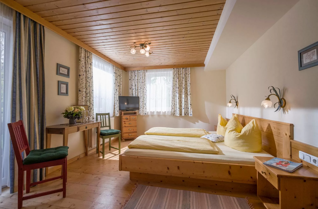 Landgasthof Mauth - Kirchdorf in Tirol, Dorfplatz in Kirchdorf in Tirol