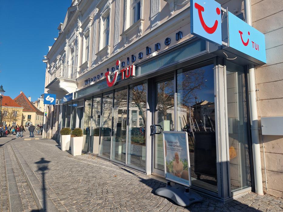 TUI Das Reisebüro (Baden), Josefsplatz in Baden
