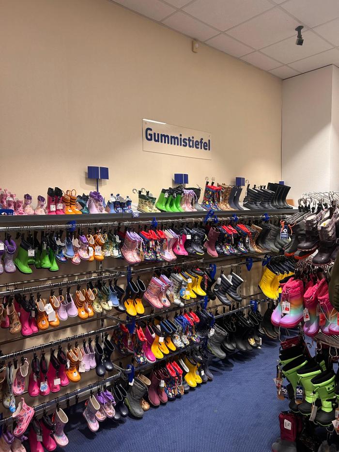 SCHUHPARK, Esenser Straße in Wittmund