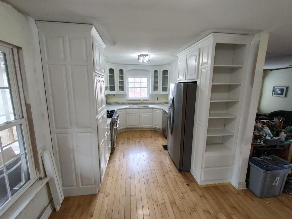 Barra's Cabinet and Refinishing Image