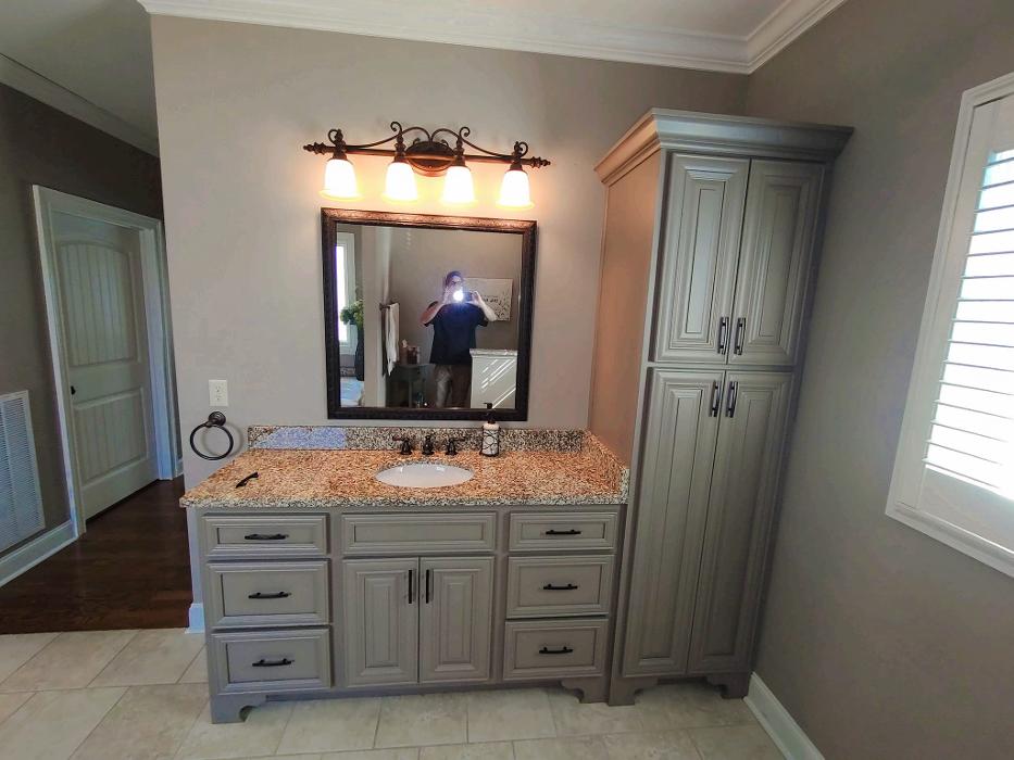 Barra's Cabinet and Refinishing Image