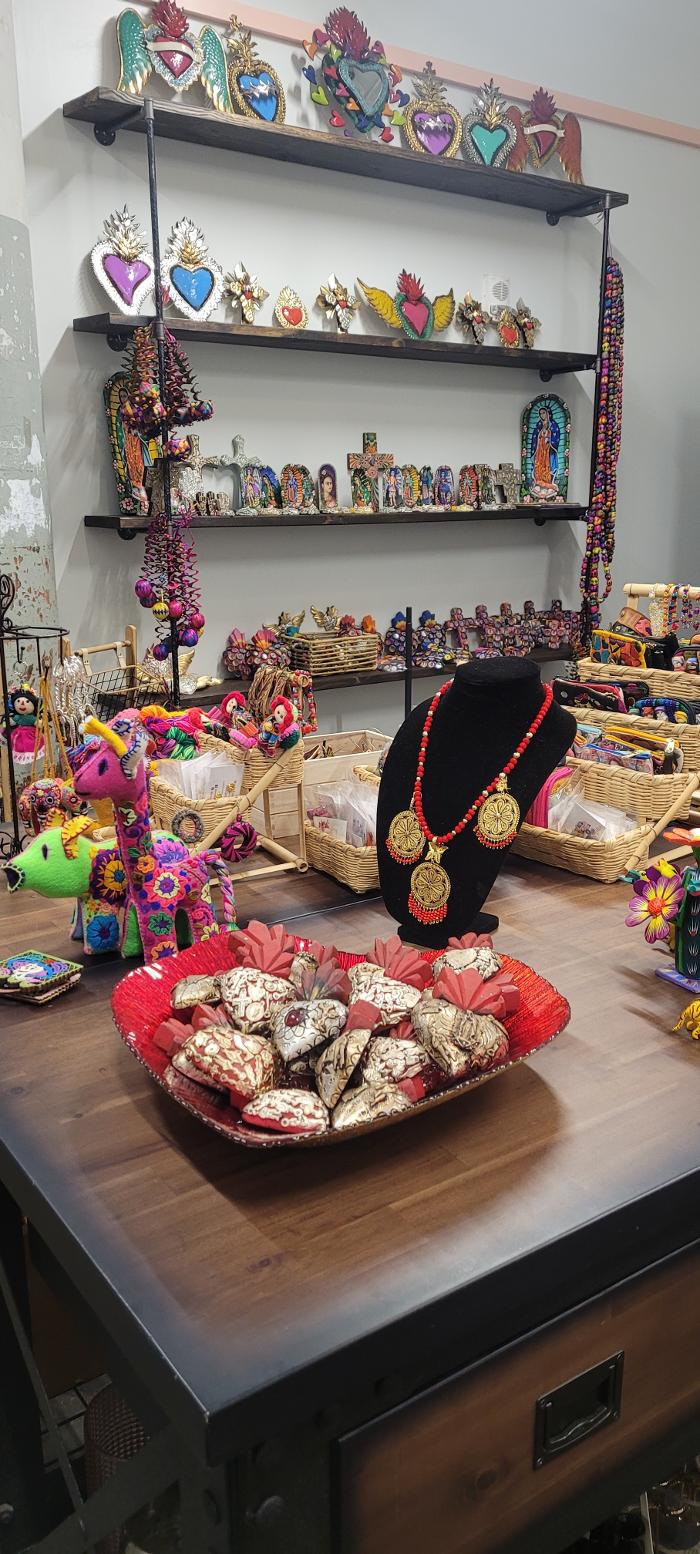 Mili's Flowers and Gifts Logo