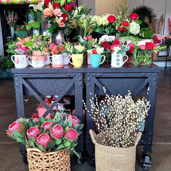 Mili's Flowers and Gifts Image