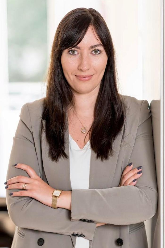 ERGO Versicherung Anna Thomas, Fliederweg in Radeberg