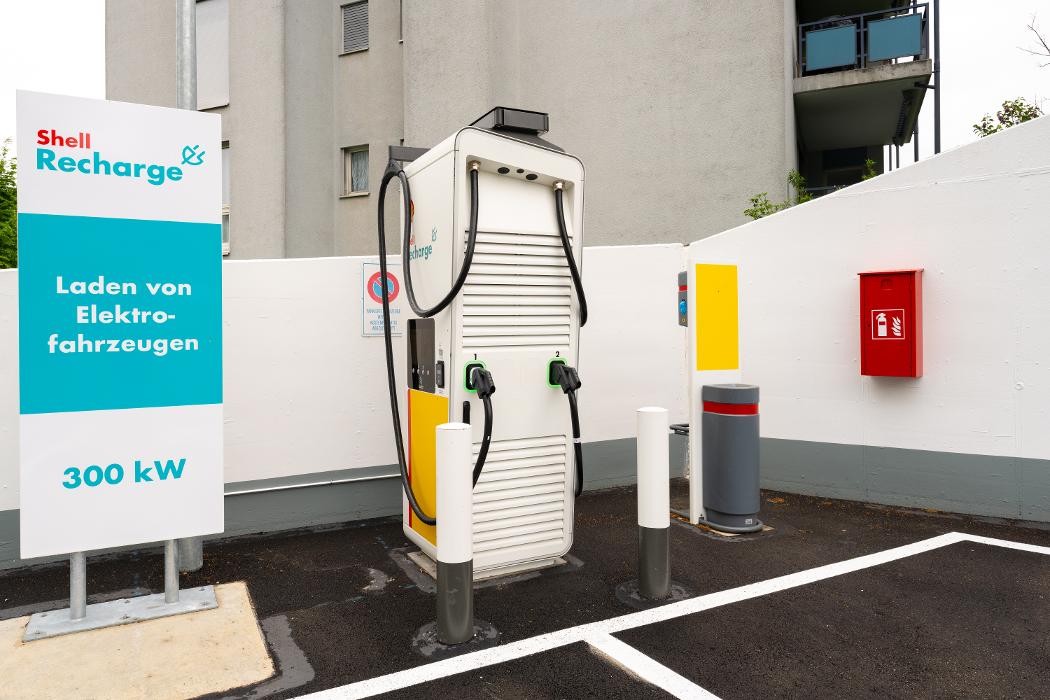 Shell Recharge Charging Station, Wehntalerstrasse in Zürich