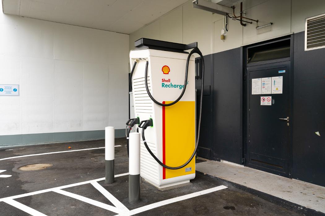 Shell Recharge Charging Station, Wehntalerstrasse in Zürich