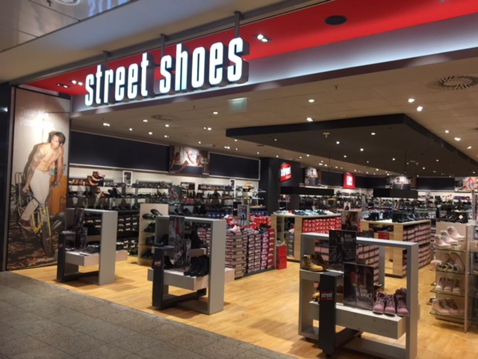 street shoes, Am Bahnhof in Siegen