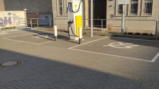 Shell Recharge Charging Station, Hermannstraße in Rostock